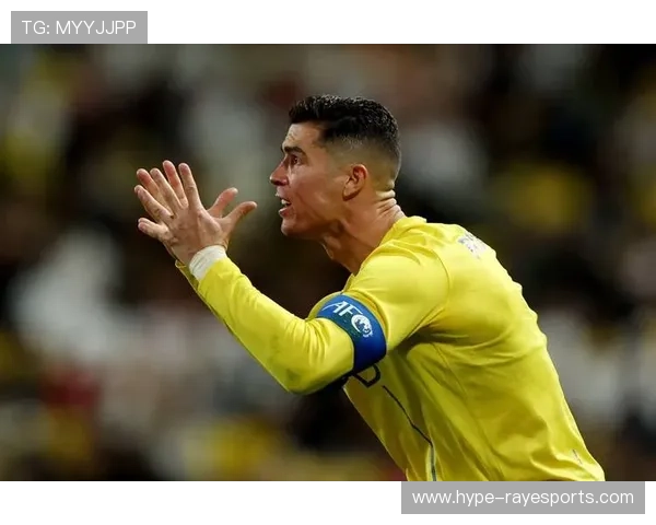 2025年现役世界十大足球巨星排名及其球场表现分析