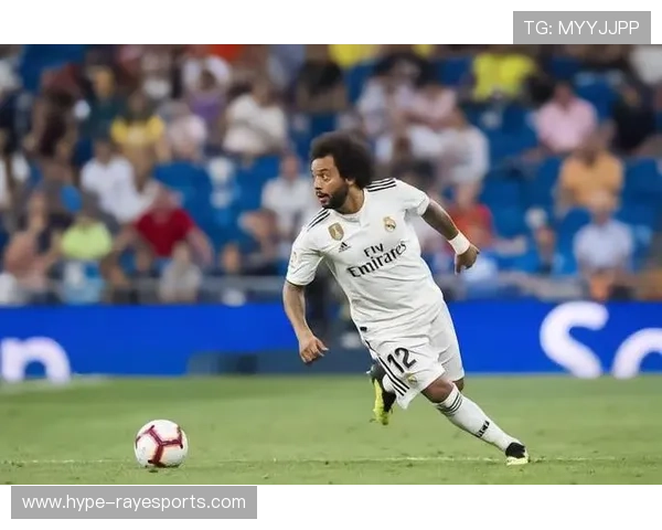 全球足球巨星历史排名盘点：传奇球员的辉煌岁月与永恒影响