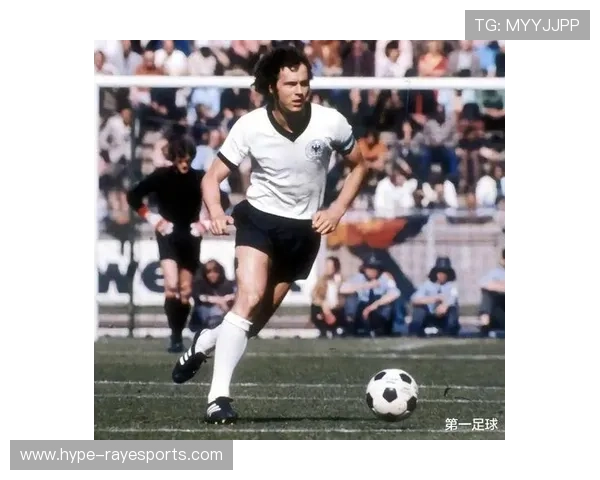 足球历史上不可忽视的传奇球星人物盘点及其辉煌成就回顾