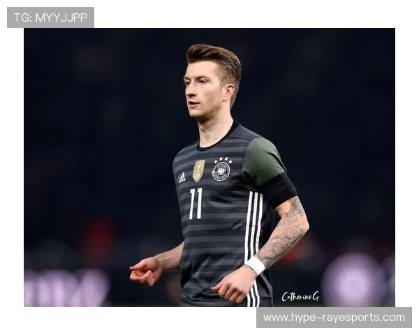 足球巨星漫画风采集锦 球场英雄化身漫画人物的精彩瞬间