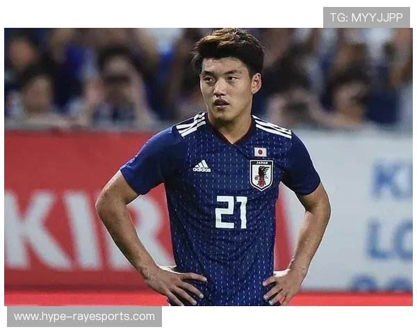 足球巨星转行送快递为生计辛勤奔波，背后原因令人深思