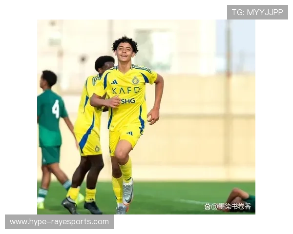 足球球星一年收入高达数亿，超高额合同引热议